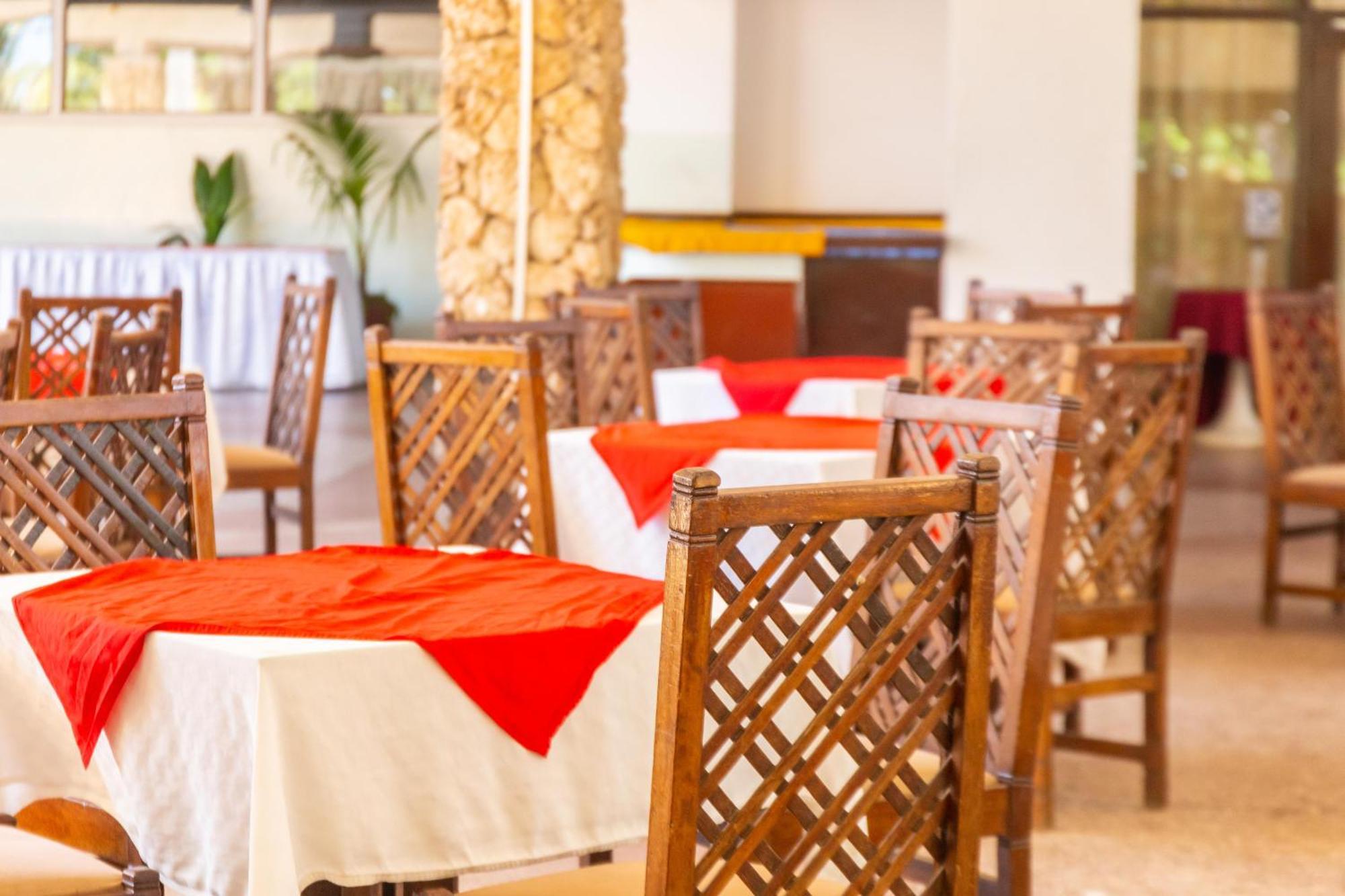 Mombasa Beach Hotel ภายนอก รูปภาพ